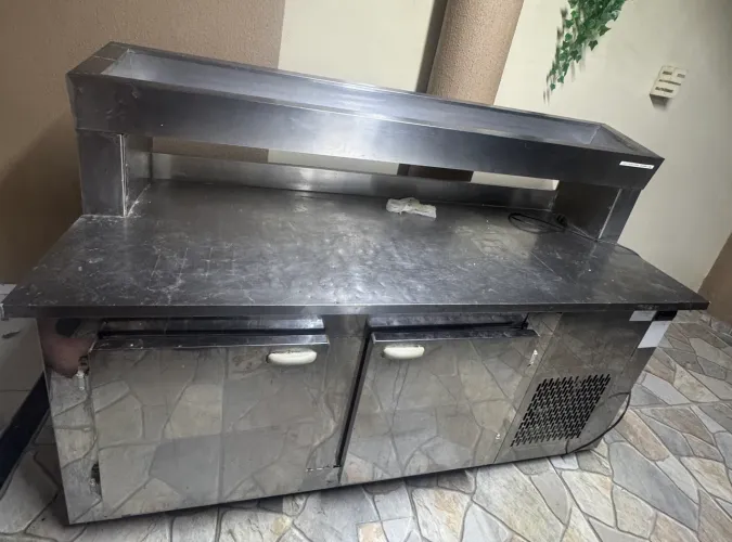 Bancada refrigerada codimentadora