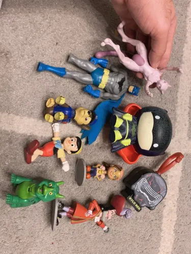 Lote 22 brinquedos antigos | Disney, patrulha canina, Batman, pokemon, DC, Star Wars.