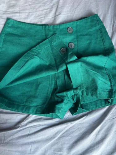 Short saia verde, novíssimo