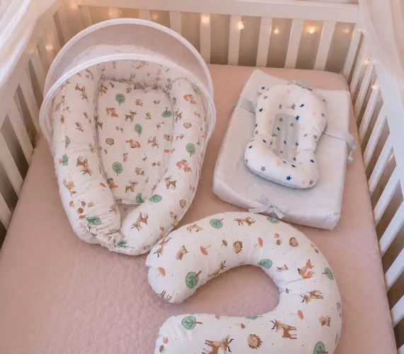 Kit ninho e almofada de amamentação
