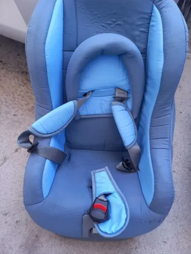 Vendo cadeirinha para bebê no carro