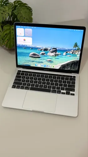 MacBook Pro M2 Touch Bar