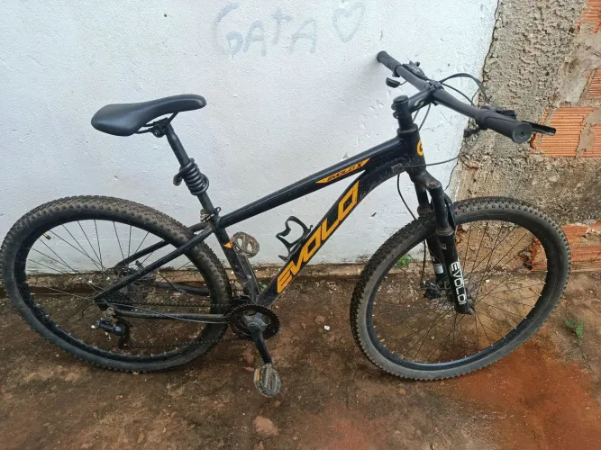 Vendo bicicleta Documentada Aro 29 semi nova