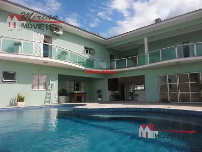 Casa com piscina para venda em condomínio fechado em Peruibe, 4 lotes podendo ser vendida 