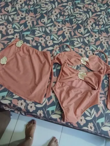 Vendo maiô com saída de praia
