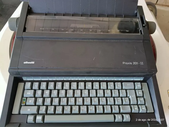 Máquina de escrever Olivetti  Praxis-201-II