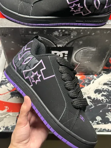 Tênis DC shoes court graffik black sabbath