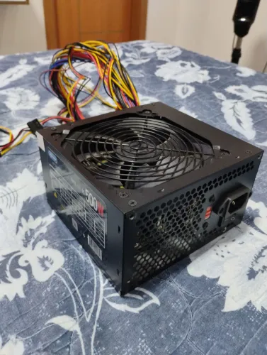 Fonte pra PC knup 500W semi nova