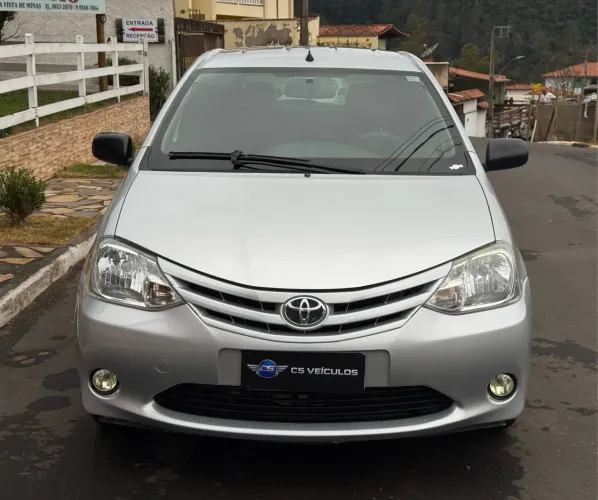 Toyota Etios X 1.3 Flex 16V 5P Mec. 2013