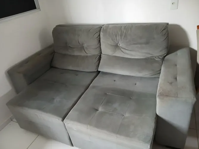 SOFÁ, RETRÁTIL E RECLINÁVEL. TAM 2,10M.