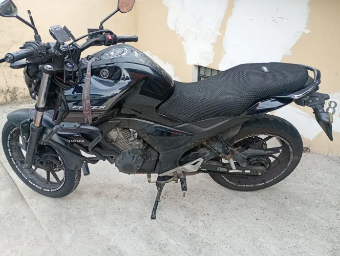 Moto Fz15