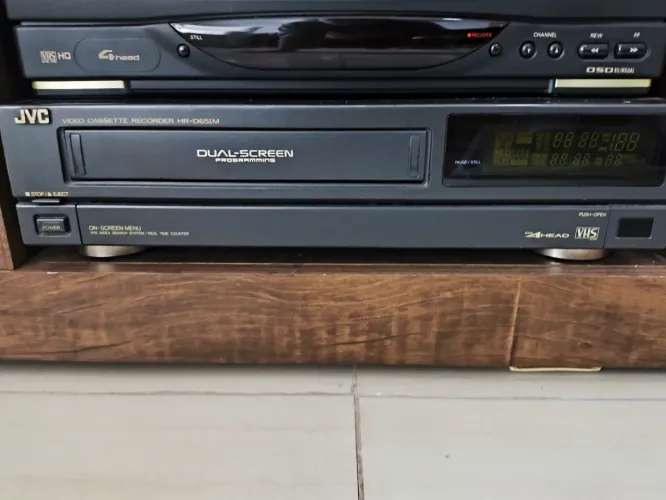 Video cassete JVC com Controle remoto original. No estado em que se encontra