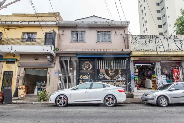 Prédio comercial na Avenida Edu Chaves, 601 - 605 250 m²