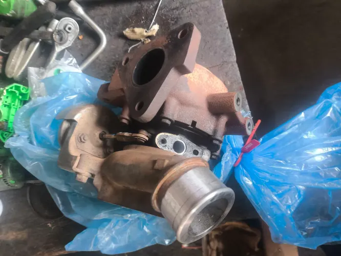 Turbo compressor mitsubishi<br>Usado em boas condições <br>Valor 2.000 dois mil