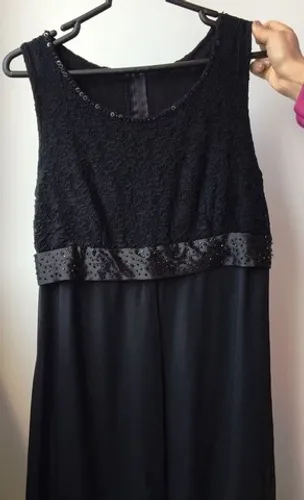 Vestido de festa preto de seda com renda