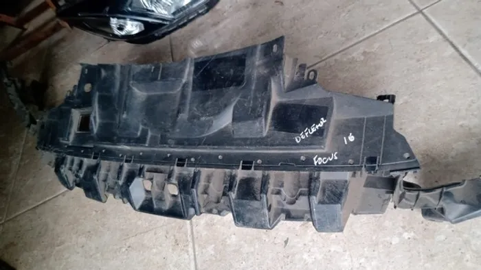 Defletor Radiador Ford Focus 2016