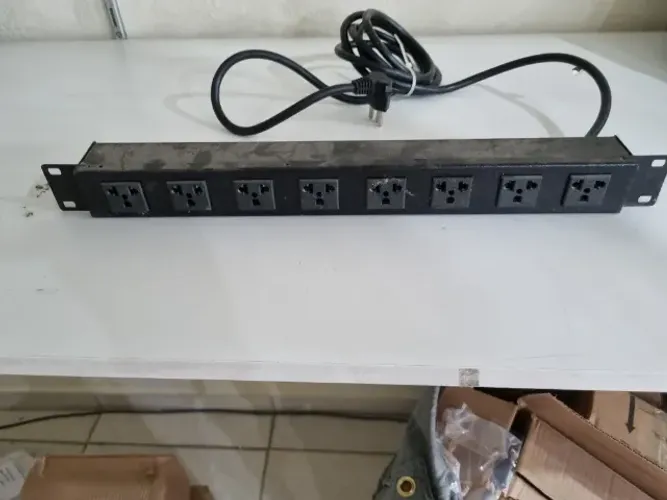 Régua tomadas padrão americano para rack 19 polegadas