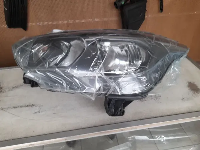Farol do Fiat argo e cronos lado direito original na caixa