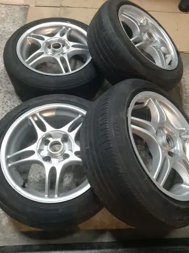 Roda aro 16 estilo momo prata Peugeot 206 com pneu 185 55 16 usados 