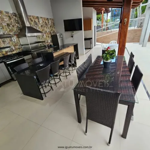 Mesas com 4 a 12 lugares 