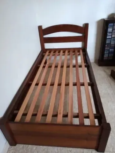 Vendo Cama De Solteiro De Imbuía Maciça