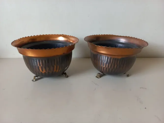Par de vasos cor bronze vintage