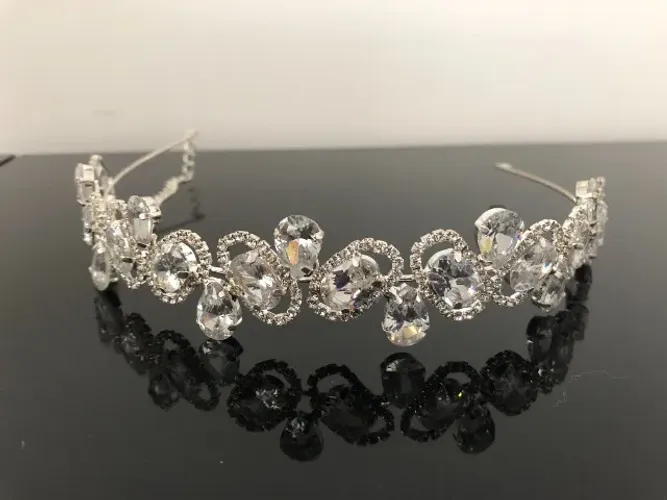Coroa tiara strass e cristais noiva seminova em perfeito estado