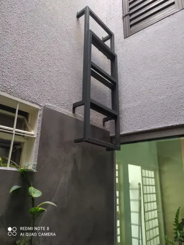 Escada de Ferro  com regulagem para Área Externa 