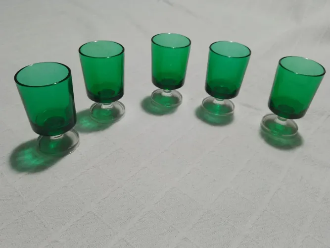 Cálices de cristal verde Hering antigos