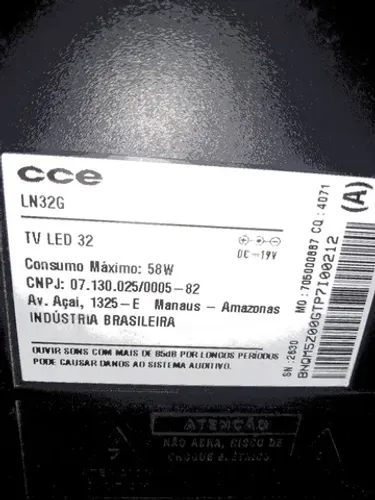 Televisão CCE led 32 com defeito