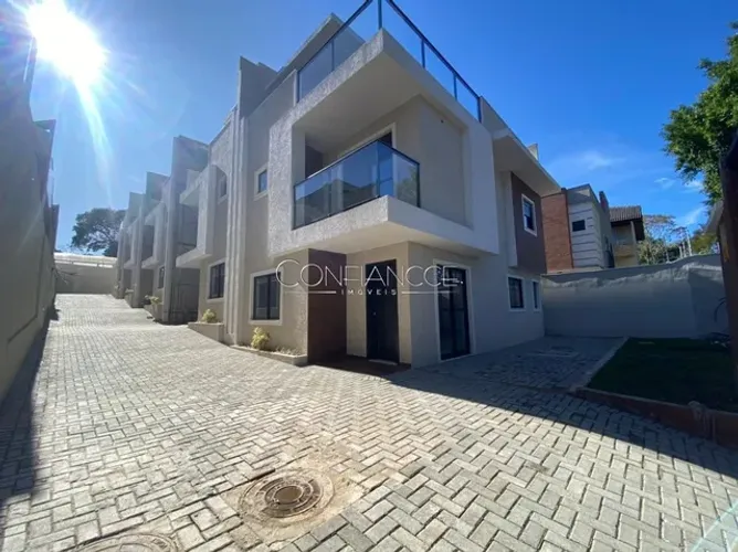 Sobrado Triplex 3 Quartos com Suíte à venda no Residencial Playa Del Cancun, Jardim Social