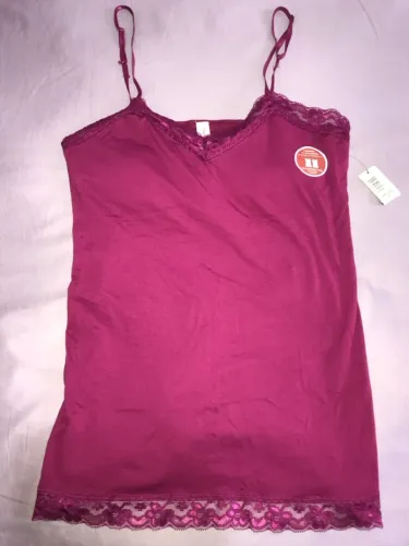 Camiseta rosa com renda e bojo