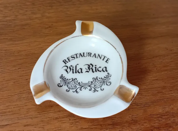 Cinzeiro antigo em porcelana - Restaurante Vila Rica