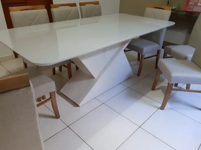 Mesa de Jantar Moderna com Design Exclusivo