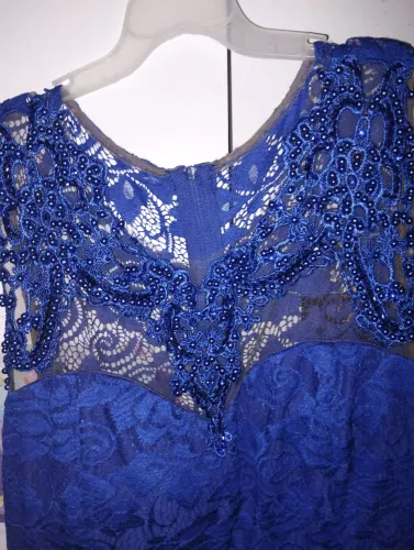 Vestido azul marinho em renda