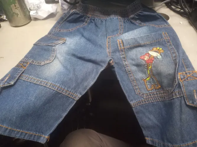 calça jeans infantil de bebê nenê O usado pouco mas em bom estado