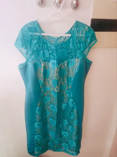 VESTIDO C/RENDA E CETIM