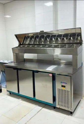 A. Bancada Refrigerada com condimentadora 