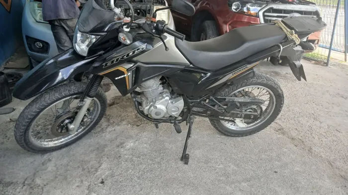 Vende-se moto 