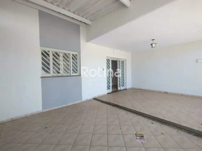 Casa para alugar, 3 quartos, Osvaldo Rezende - Uberlândia/MG - Rotina Imobiliária