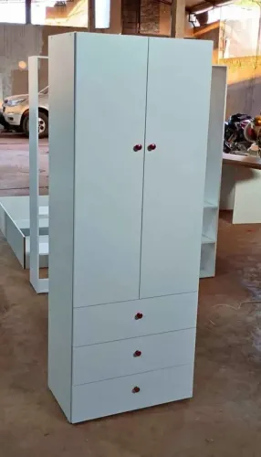 Guarda roupa de solteiro