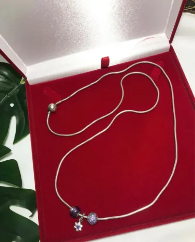 Colar Pandora 925 Com Pingente de Flor e Berloques Detalhes Pedrinhas Roxas