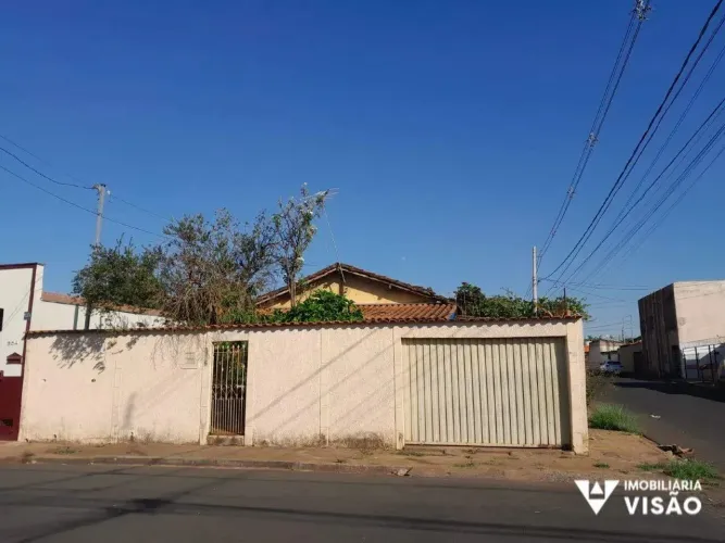 CASA à VENDA COM 02 QUARTOS, 01 VAGA NO BAIRRO SANTA MARTA