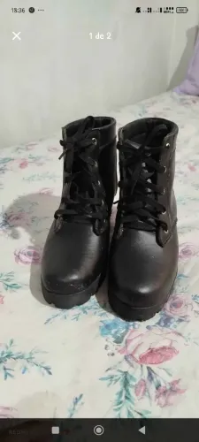 Bota feminina preta de cano curto com salto grosso