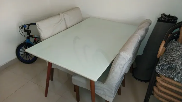 Mesa de Jantar com 4 cadeiras