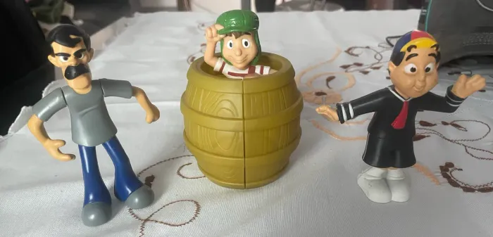 Bonecos miniatura turma do chaves