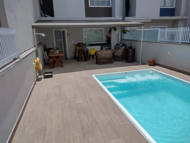 Casa com piscina próximo a praia
