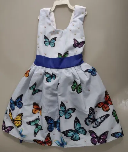 Vestido infantil com borboletas