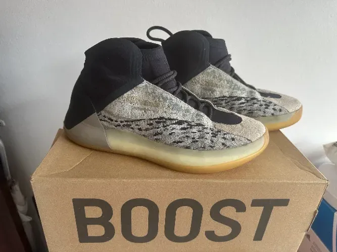yeezy qntm sea teal