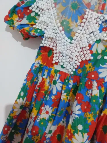 Vestido Infantil Floral Vintage com Detalhe em Renda